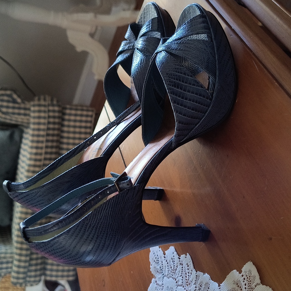 Brand new heels leather upper small platform and ankle strap